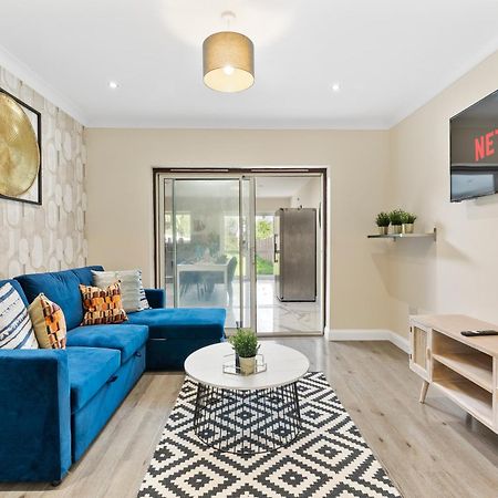 Stylish Wembley Gem - Parking -Sleeps 14 Villa Londen Buitenkant foto