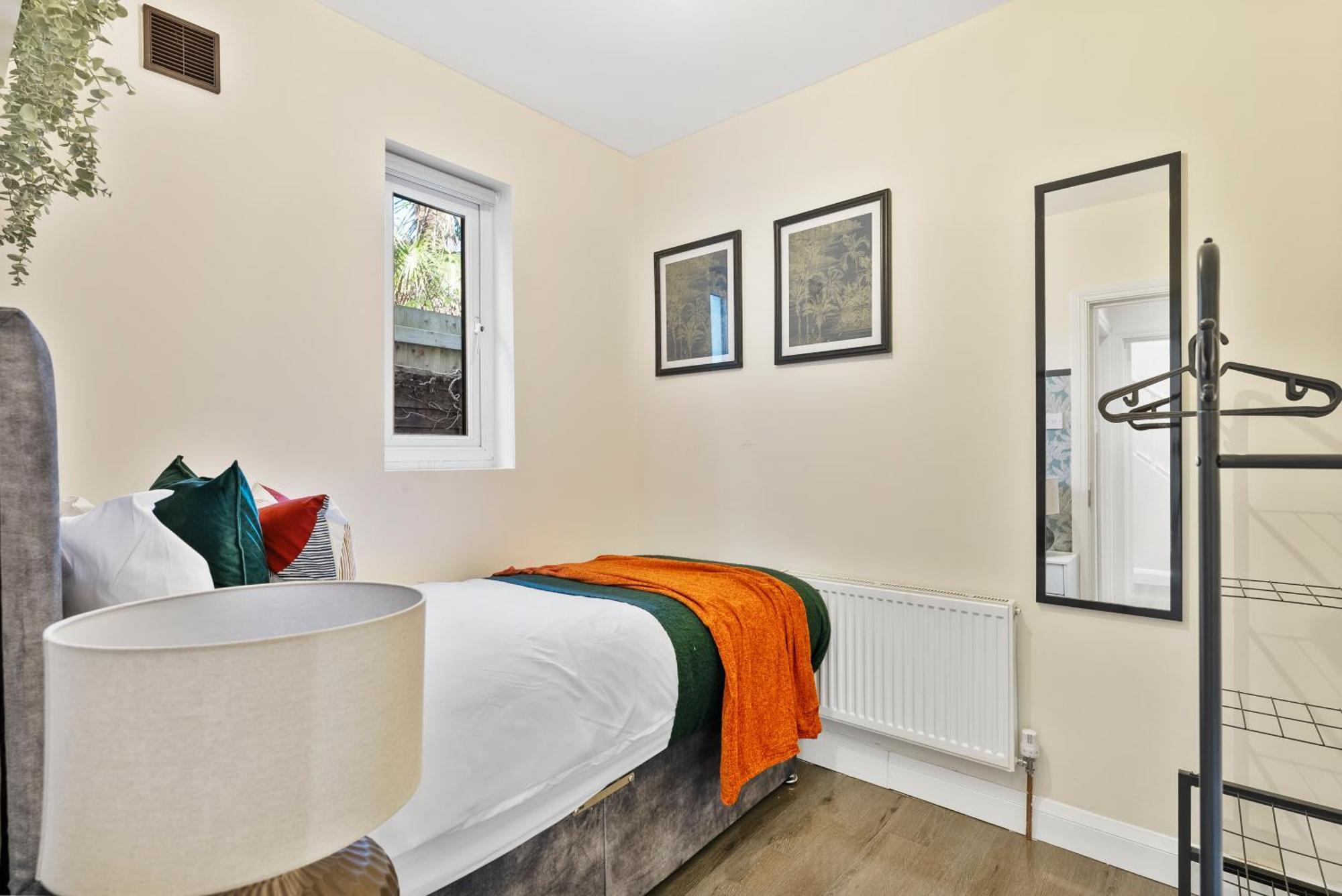 Stylish Wembley Gem - Parking -Sleeps 14 Villa Londen Buitenkant foto