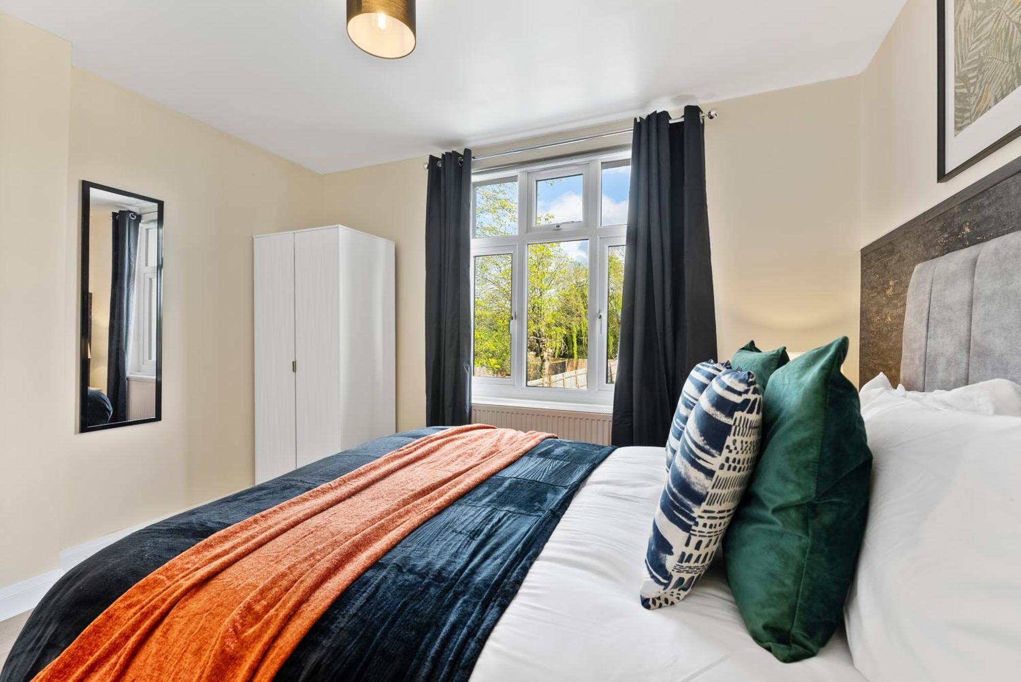 Stylish Wembley Gem - Parking -Sleeps 14 Villa Londen Buitenkant foto