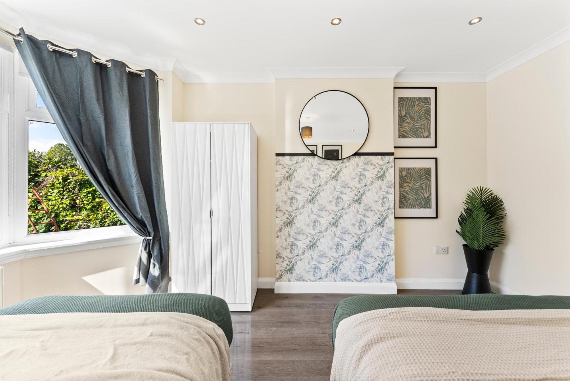 Stylish Wembley Gem - Parking -Sleeps 14 Villa Londen Buitenkant foto