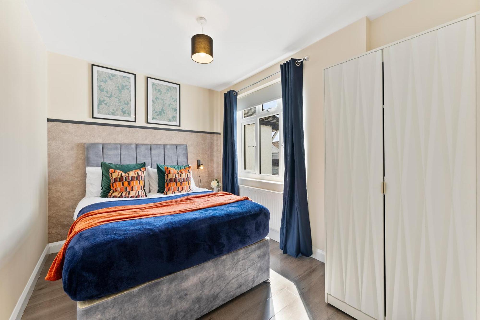 Stylish Wembley Gem - Parking -Sleeps 14 Villa Londen Buitenkant foto