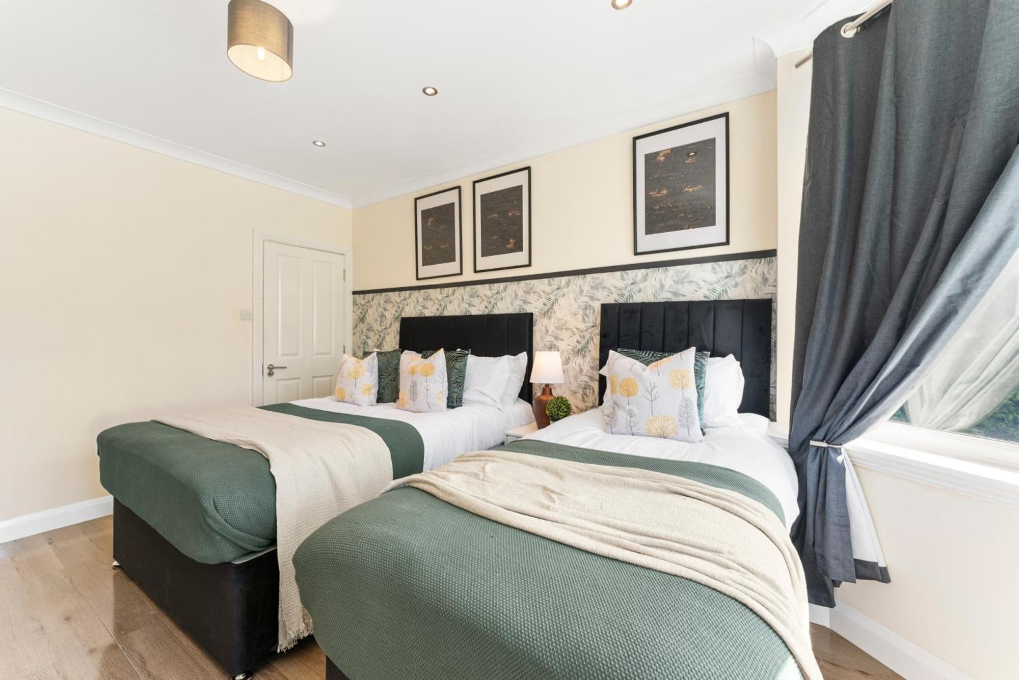 Stylish Wembley Gem - Parking -Sleeps 14 Villa Londen Buitenkant foto