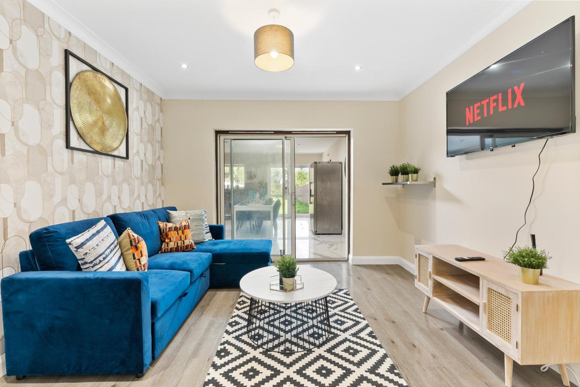 Stylish Wembley Gem - Parking -Sleeps 14 Villa Londen Buitenkant foto